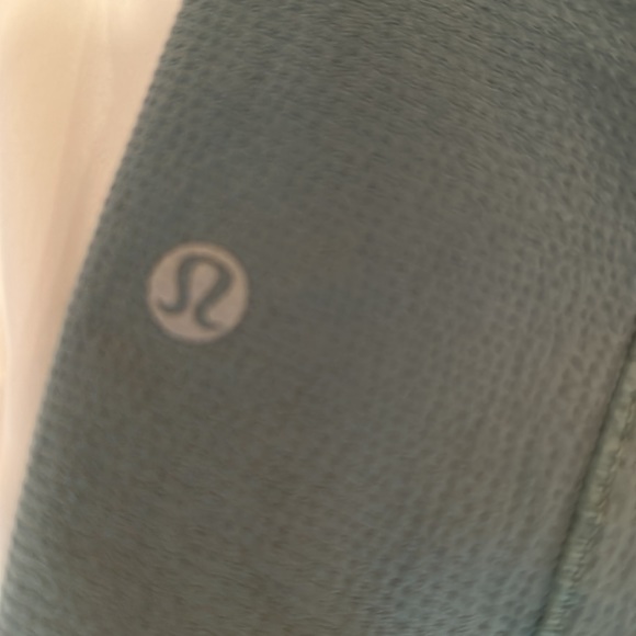Lululemon shorts - Picture 3 of 4